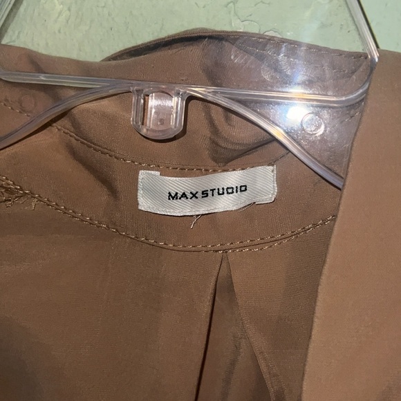 Button up - Picture 3 of 6